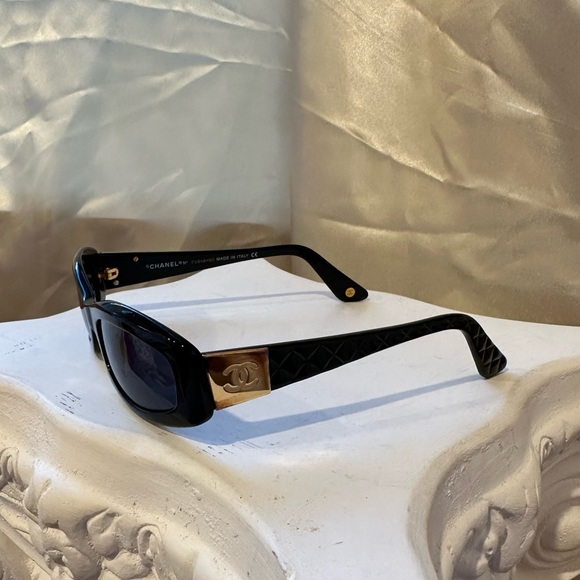 Chanel 5014 CC Quilted Vintage Sunglasses in Black and Gold Hue - Picture 7 of 17